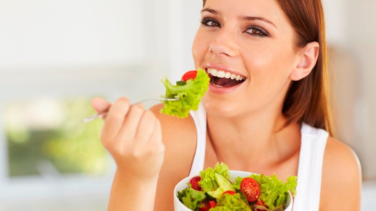 tembel bir diyette yeşil salata yemek